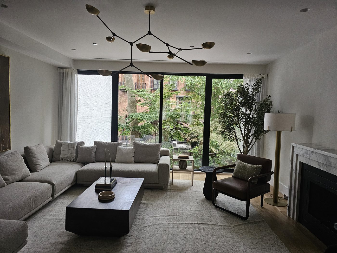 Living room at 165 East 64th Street with floor-to-ceiling Cortizo aluminum glazing to the rear