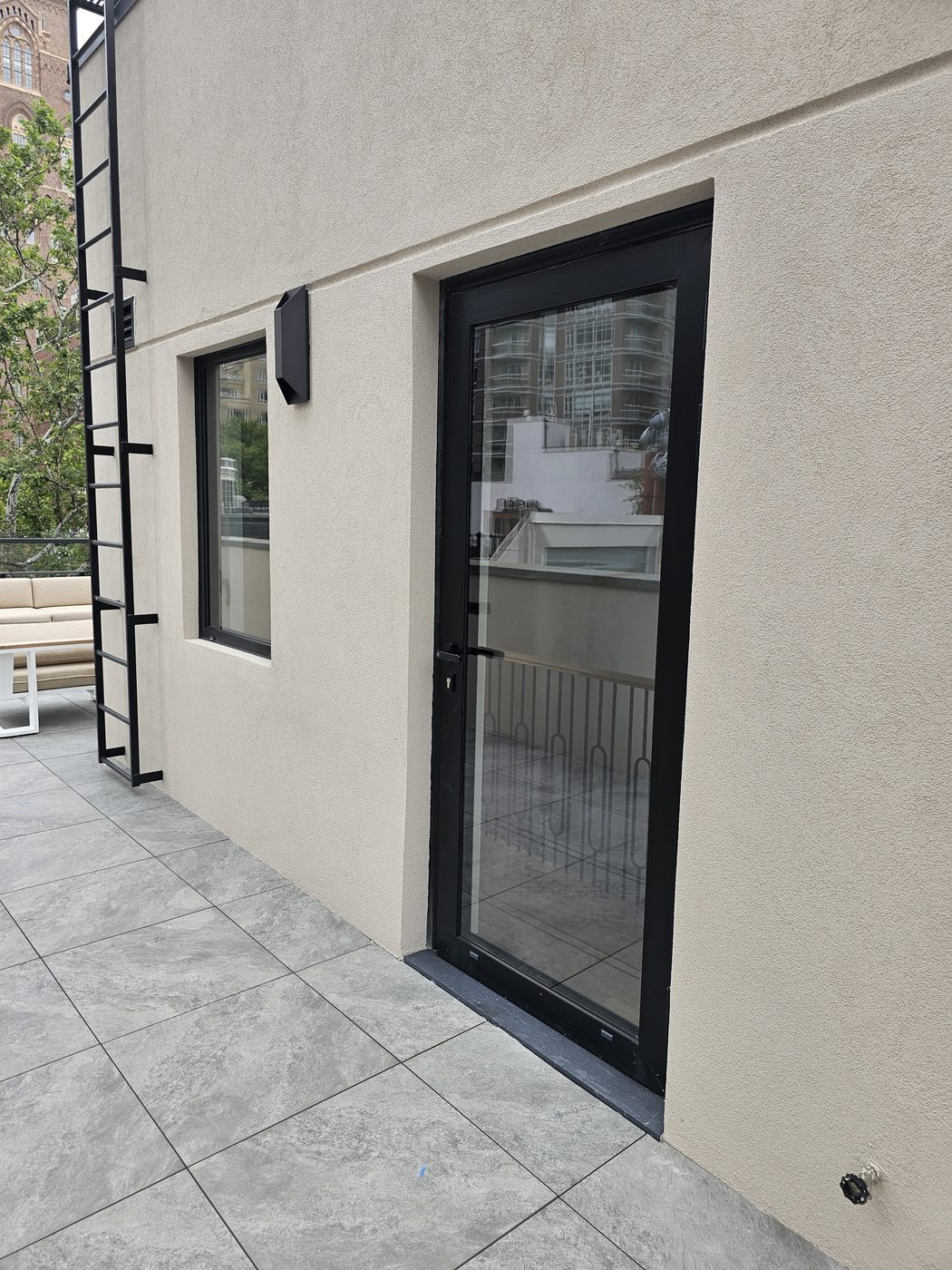 Cortizo aluminum terrace door and window at the roof terrace of 165 East 64th Street