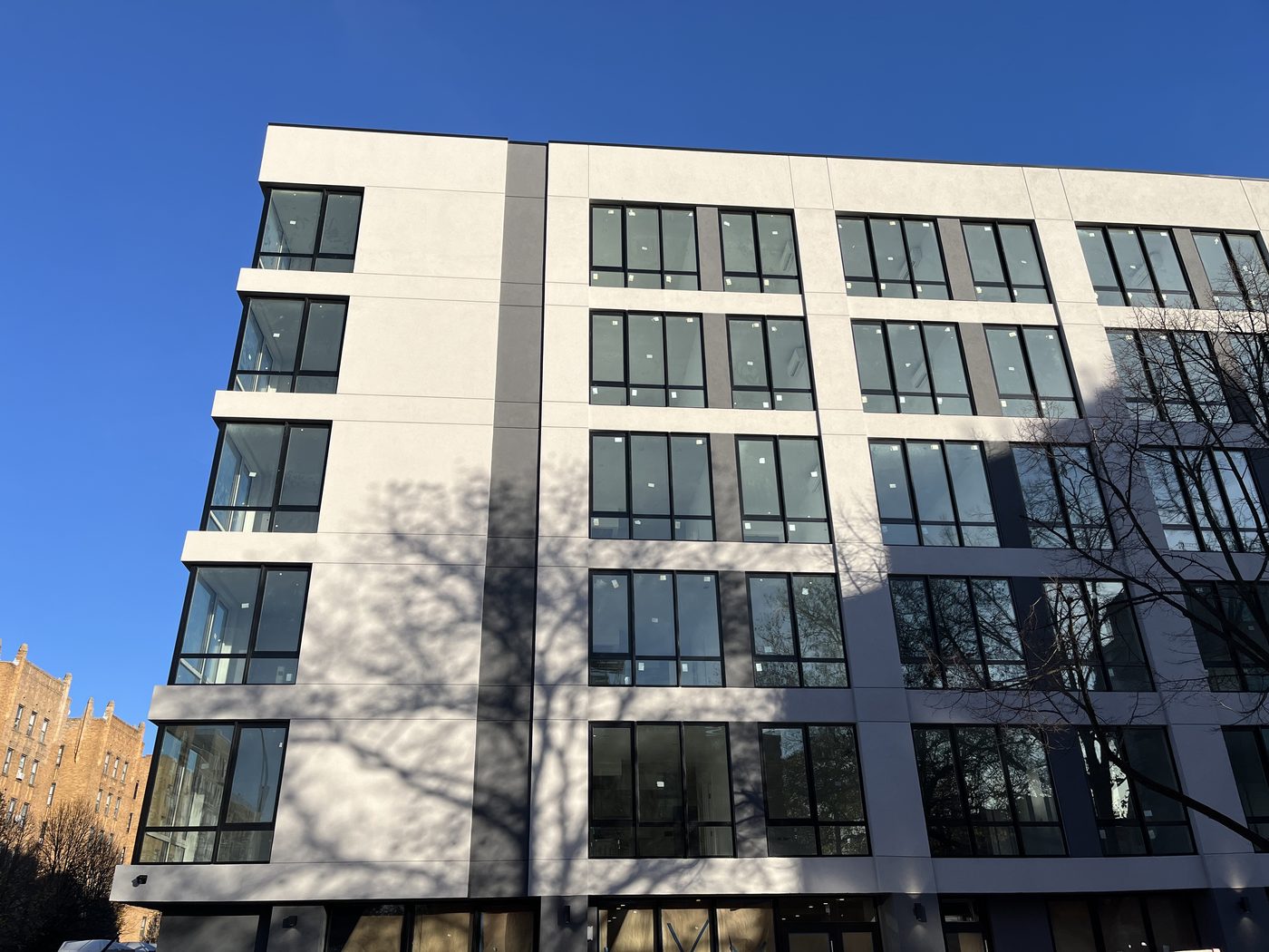 408 Lefferts Avenue, Prospect Lefferts Gardens: six-storey residential building with Alutech aluminum windows filling every bay, seen from the corner of New York Avenue